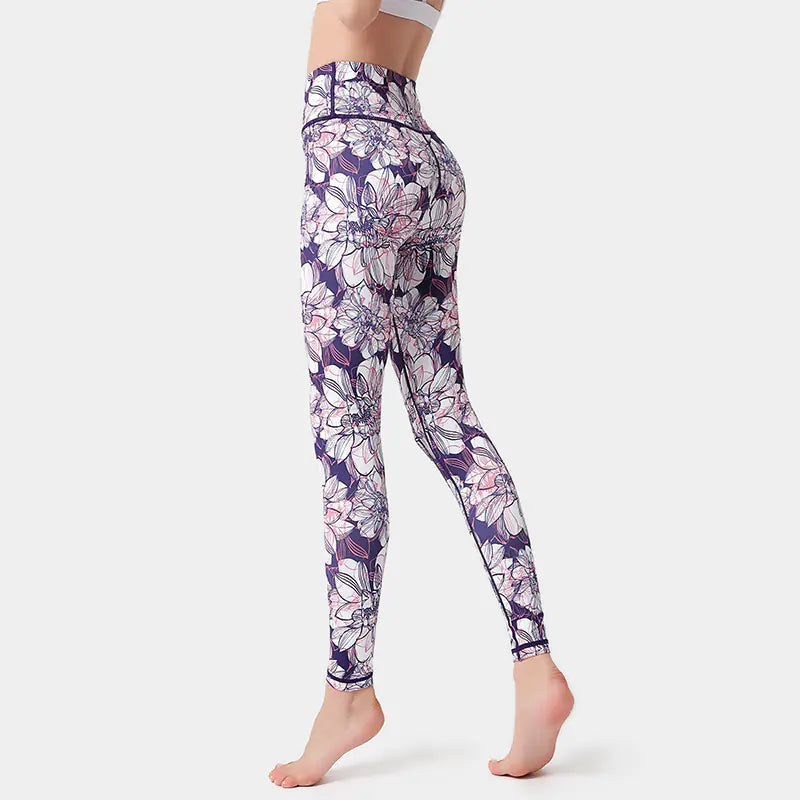 Traje de yoga con estampado floral amazónico