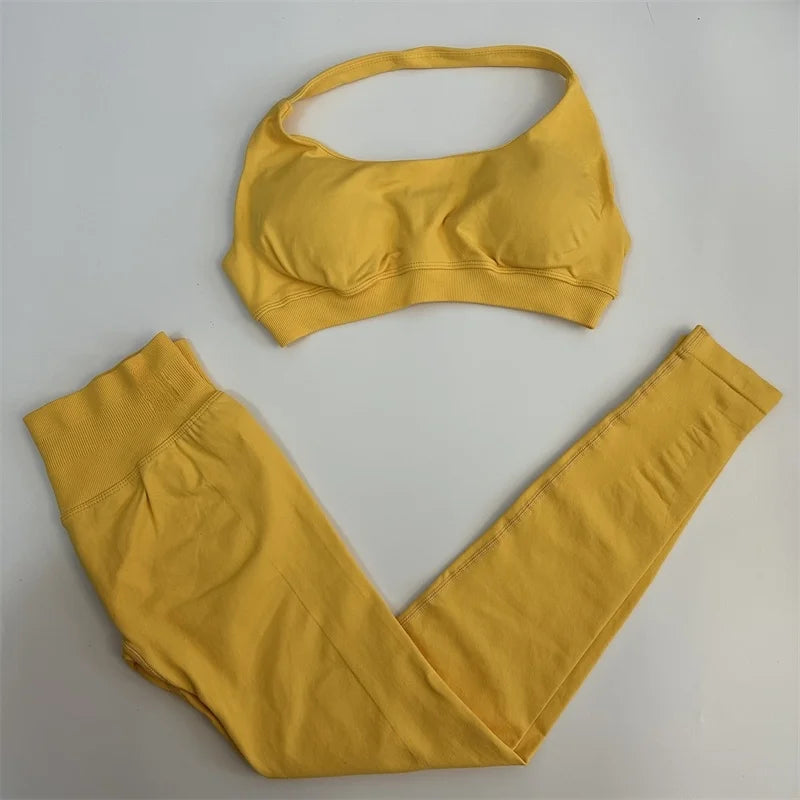 Conjunto de 2 leggings de impacto sin costuras para yoga, cintura alta, fruncido en el trasero y sujetador deportivo con cuello halter, para entrenamiento en gimnasio.