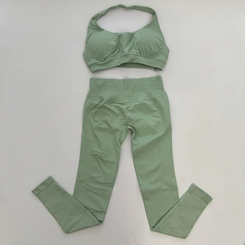 Conjunto de 2 leggings de impacto sin costuras para yoga, cintura alta, fruncido en el trasero y sujetador deportivo con cuello halter, para entrenamiento en gimnasio.