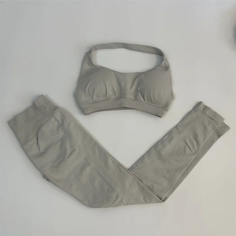 Conjunto de 2 leggings de impacto sin costuras para yoga, cintura alta, fruncido en el trasero y sujetador deportivo con cuello halter, para entrenamiento en gimnasio.
