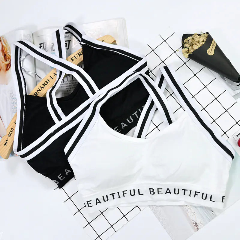 Illumino360Fitness Black and White Strapped Sports Bra