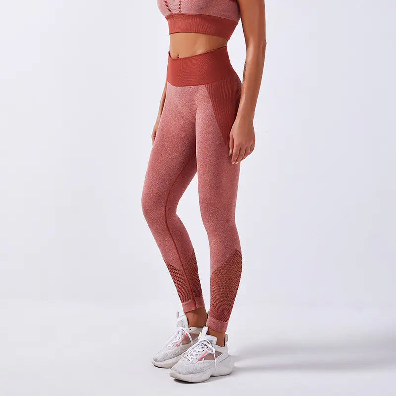 Summer Women's Yoga Outfit with Fitted Sports Bra