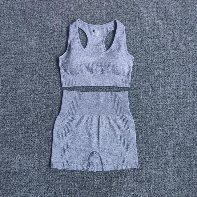Seamless Women's Yoga Set with Sports Bra and Shorts